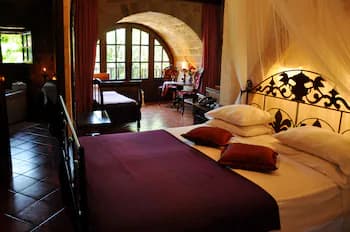 S. Nikolis Historic Boutique Hotel