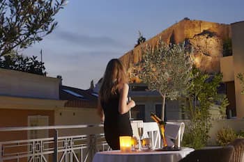 AVA Hotel & Suites